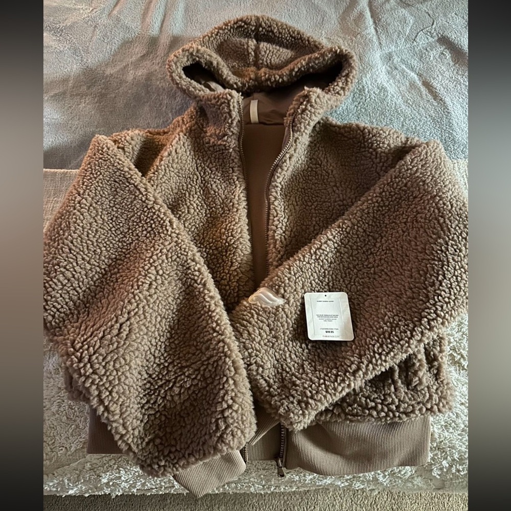 Fabletics NEW Summit Beige Tan Sherpa Fuzzy Jacket M
Coat